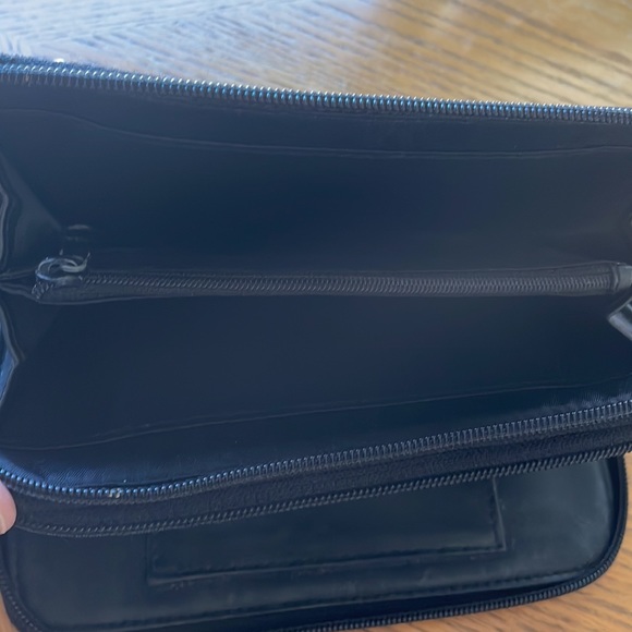 Liz Claiborne Black Wallet - Picture 3 of 6